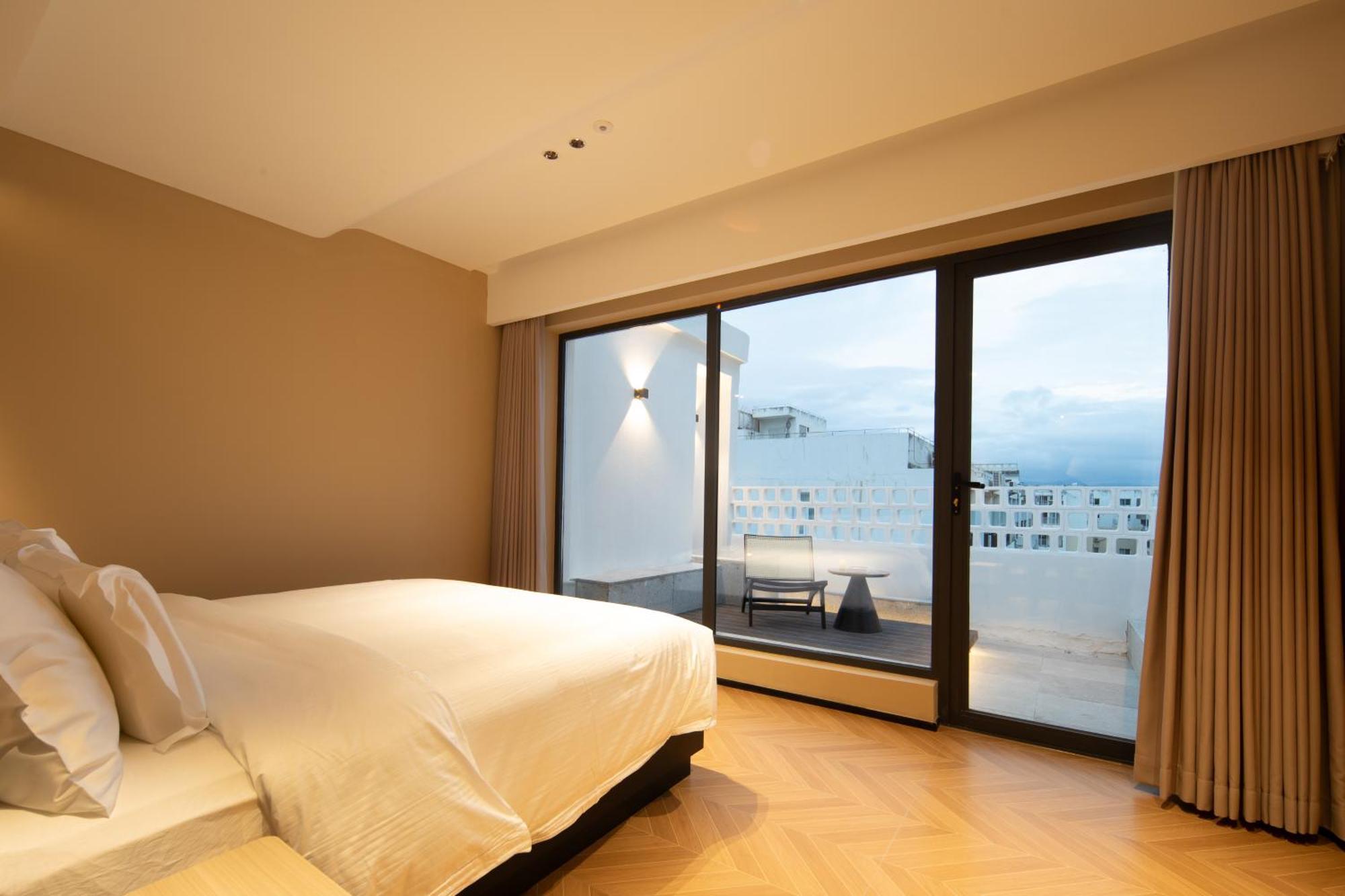 See You Soon At The Ritz Rose Summer Hotel Sanya Bagian luar foto