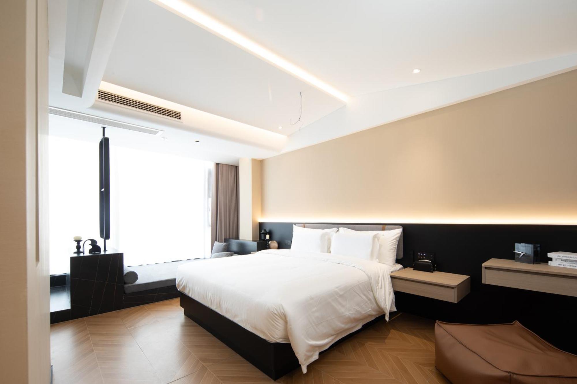 See You Soon At The Ritz Rose Summer Hotel Sanya Bagian luar foto
