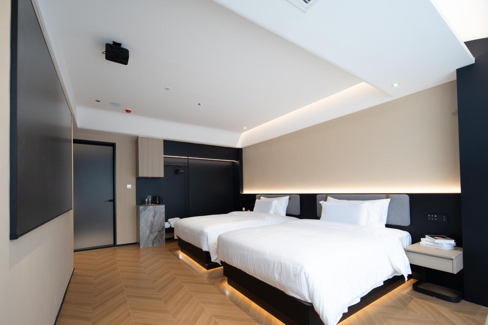 See You Soon At The Ritz Rose Summer Hotel Sanya Bagian luar foto