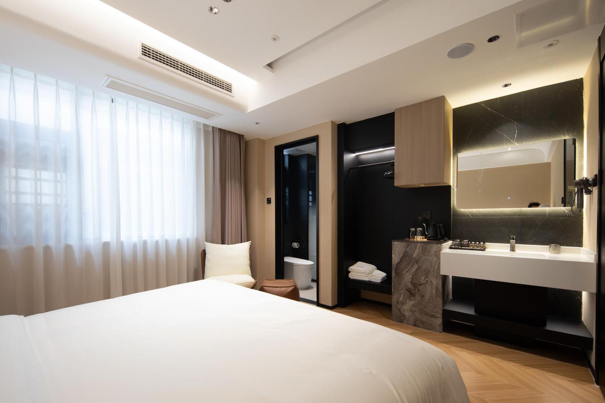 See You Soon At The Ritz Rose Summer Hotel Sanya Bagian luar foto