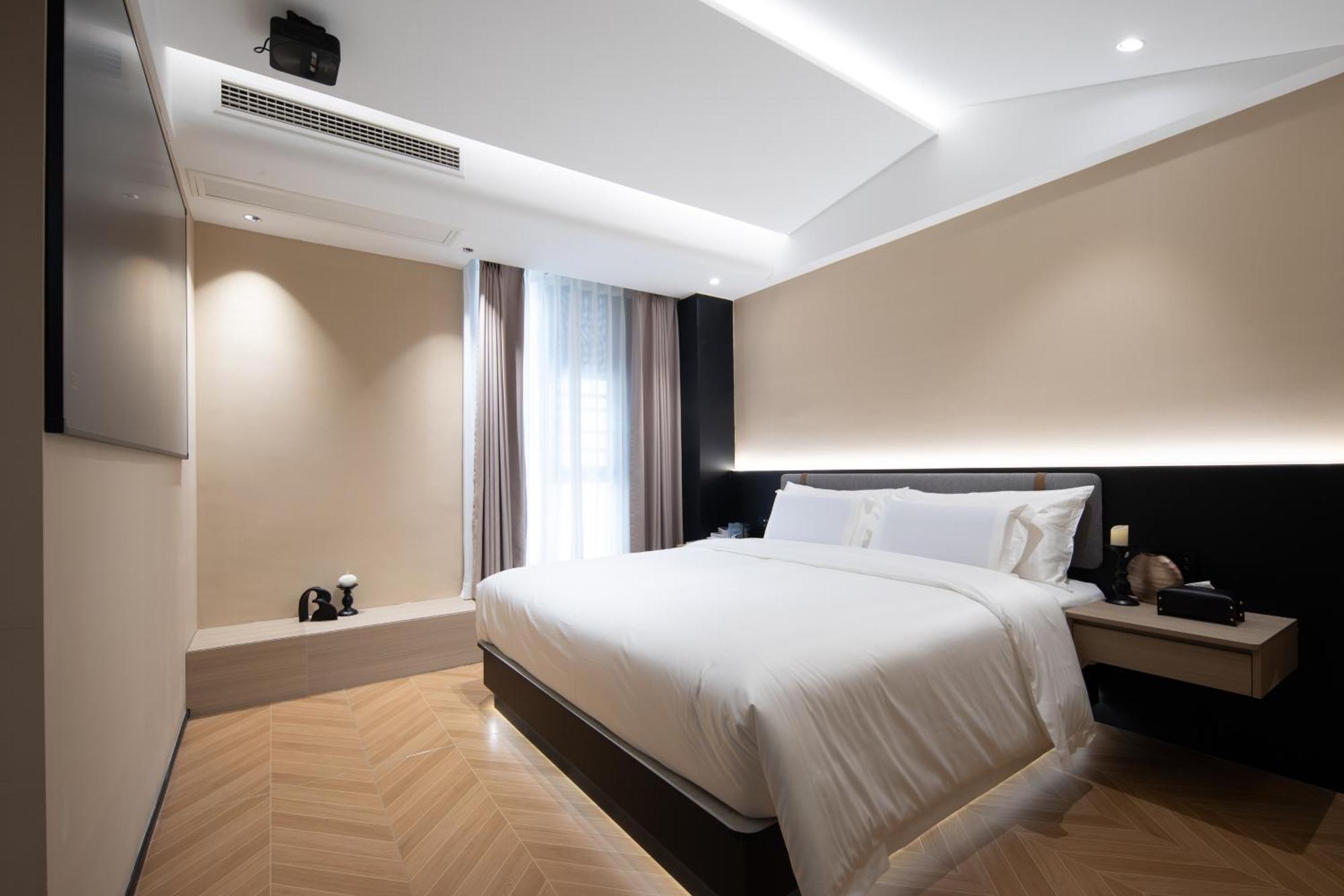 See You Soon At The Ritz Rose Summer Hotel Sanya Bagian luar foto