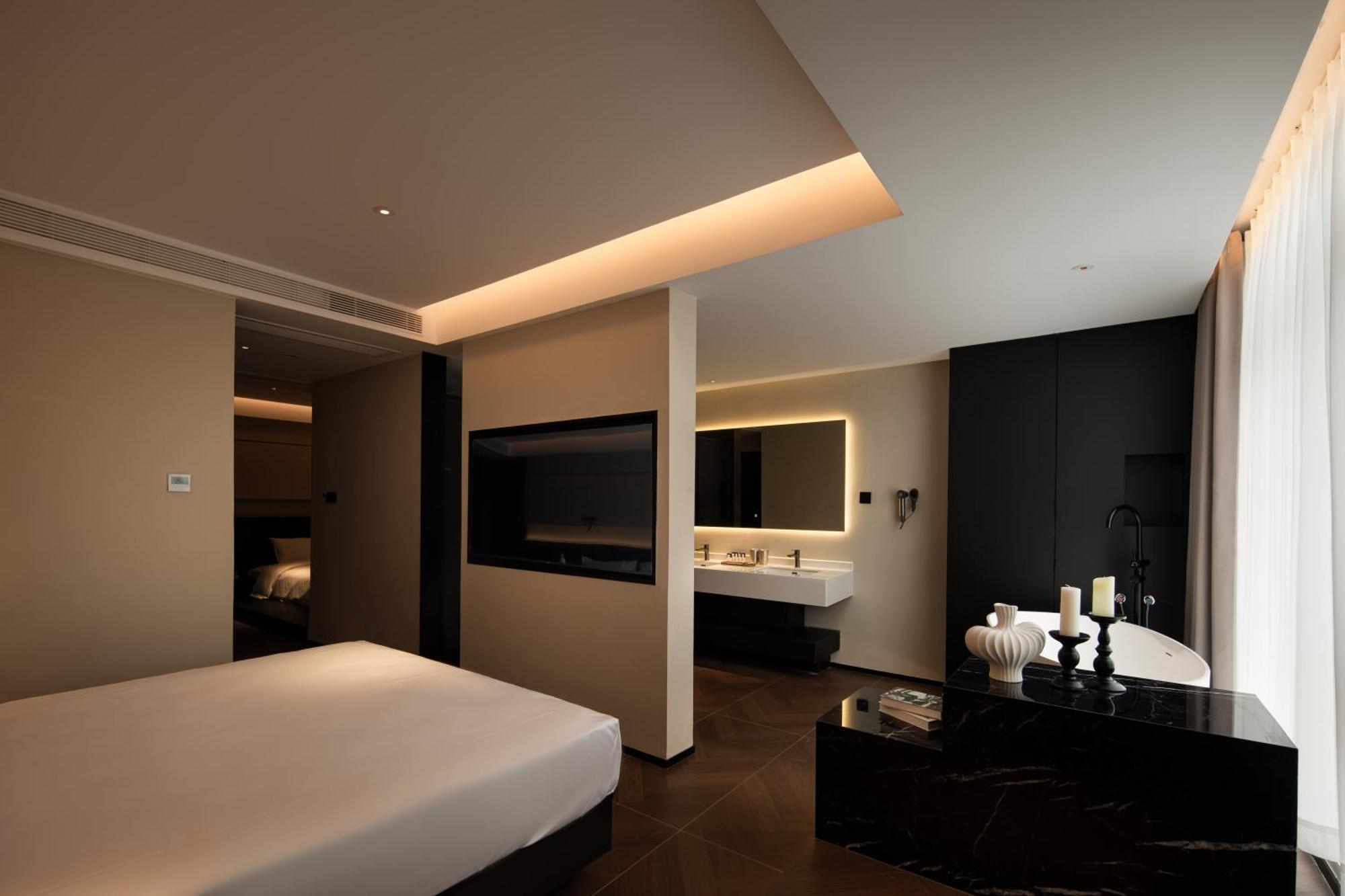 See You Soon At The Ritz Rose Summer Hotel Sanya Bagian luar foto